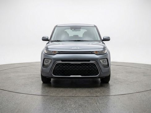 Used 2025 Kia Soul LX w/ LX Technology Package FWD image 2