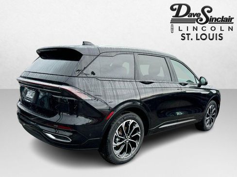 Used 2024 Lincoln Nautilus Reserve w/ Equipment Group 202A image 5