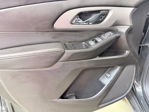 Used 2020 Chevrolet Traverse LT FWD image 8
