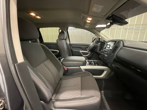 Used 2024 Nissan Titan SV w/ SV Convenience Package AWD/4WD image 13