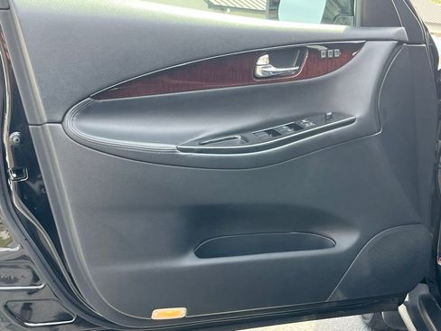 Used 2017 INFINITI QX50 2WD w/ Deluxe Touring Package image 9