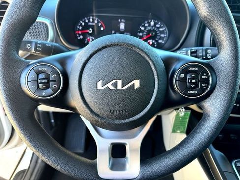 Used 2022 Kia Soul LX image 11