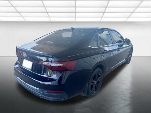 Used 2023 Volkswagen Jetta SE FWD image 2