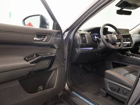 New 2026 Nissan Pathfinder Platinum w/ Cargo Package AWD/4WD image 9