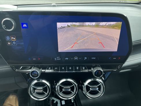 Used 2025 Chevrolet Blazer EV AWD Police image 25