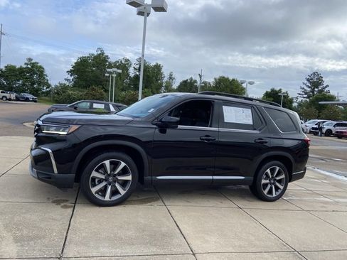 Used 2023 Honda Pilot Touring image 6