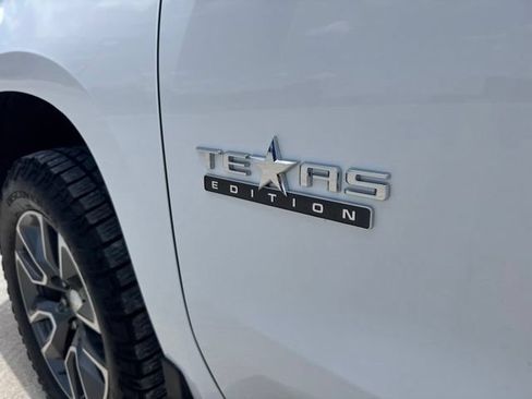 Used 2022 Chevrolet Silverado 1500 LT AWD/4WD image 11