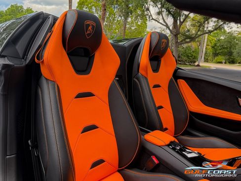 Used 2021 Lamborghini Huracan EVO RWD image 36