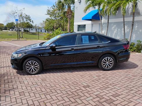 Used 2020 Volkswagen Jetta SE image 2