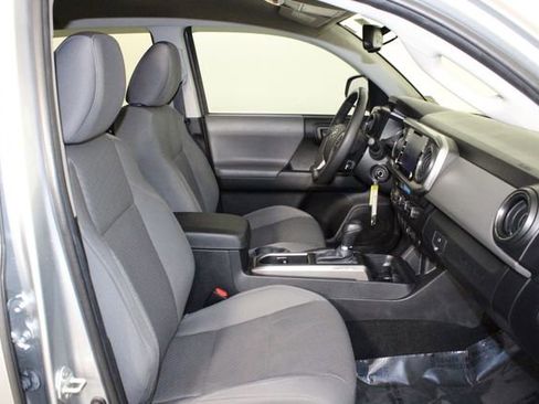 Used 2022 Toyota Tacoma SR5 w/ Technology Package image 14