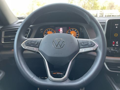 Used 2025 Volkswagen Atlas Peak Edition SE image 13