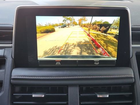 Used 2022 GMC Yukon XL AT4 AWD/4WD image 15