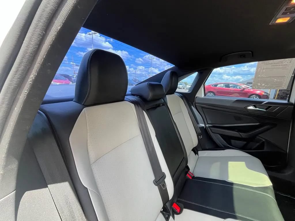 Used 2021 Volkswagen Jetta R-Line w/ R-Line Cold Weather Package FWD image 33
