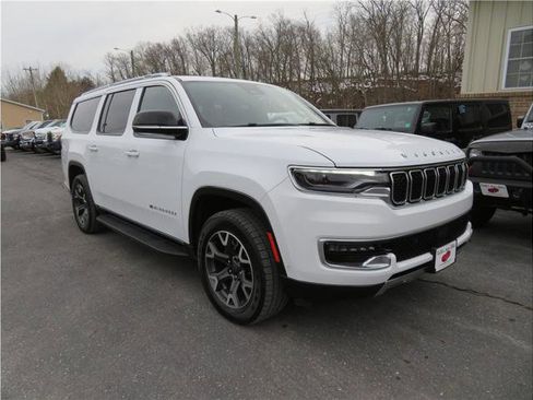 Used 2024 Jeep Wagoneer L Series III w/ Flexible Seating Group image 21