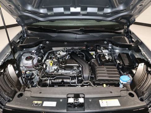 Used 2025 Volkswagen Taos SE image 30