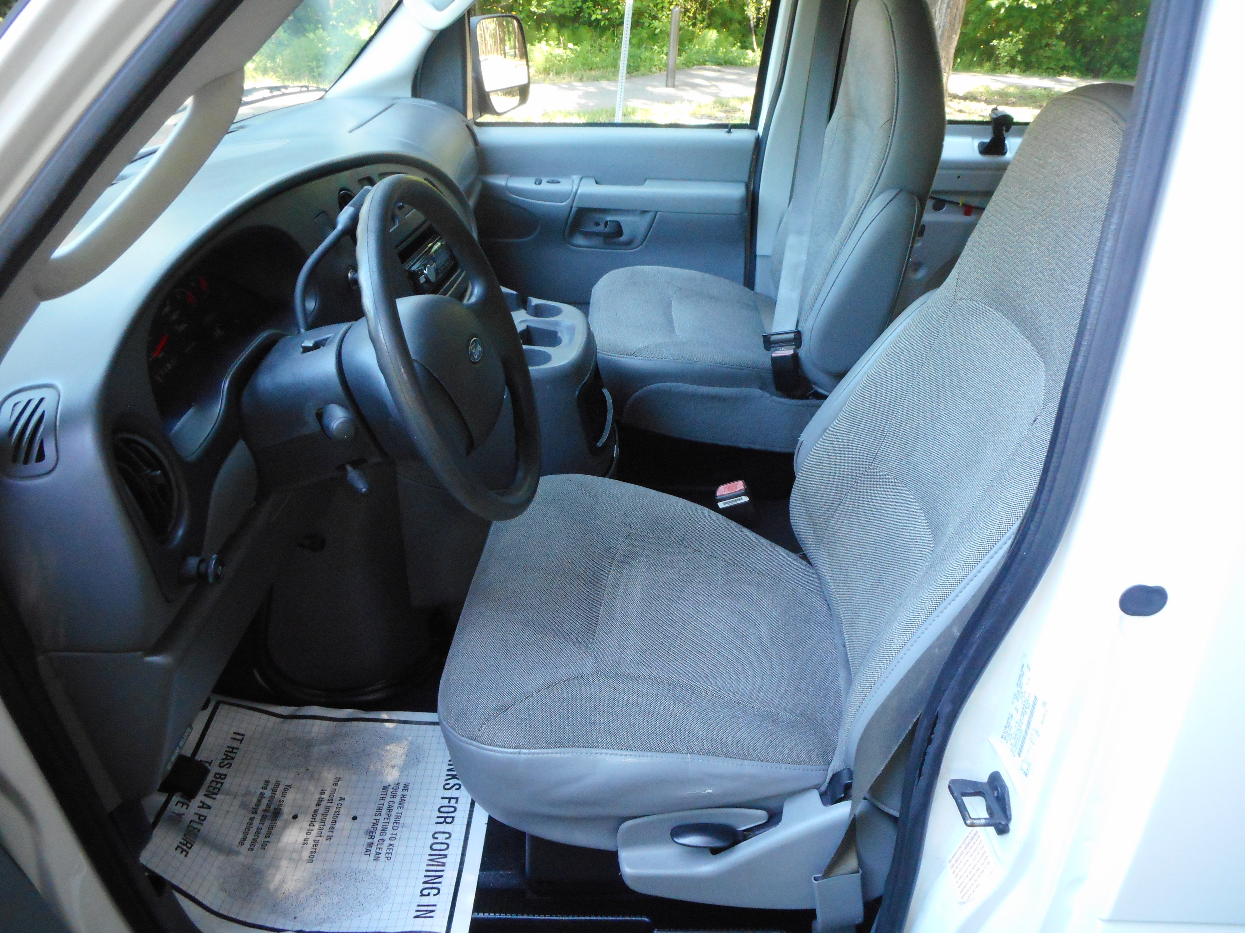 Used 2004 Ford E-350 and Econoline 350 Super Duty RWD image 13