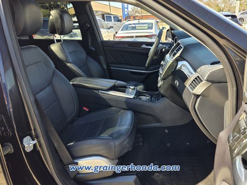 Used 2016 Mercedes-Benz GL 550 4MATIC image 17