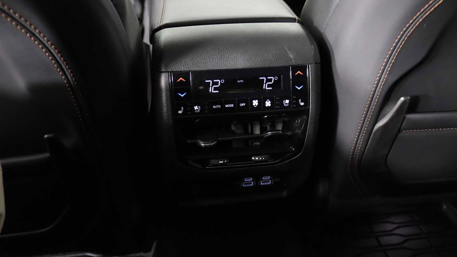 Used 2023 Jeep Grand Cherokee Summit AWD/4WD image 17