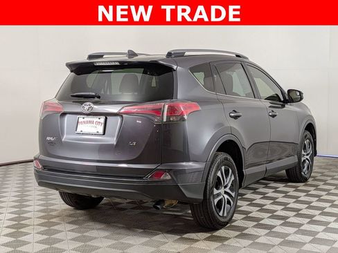 Used 2018 Toyota RAV4 LE image 3