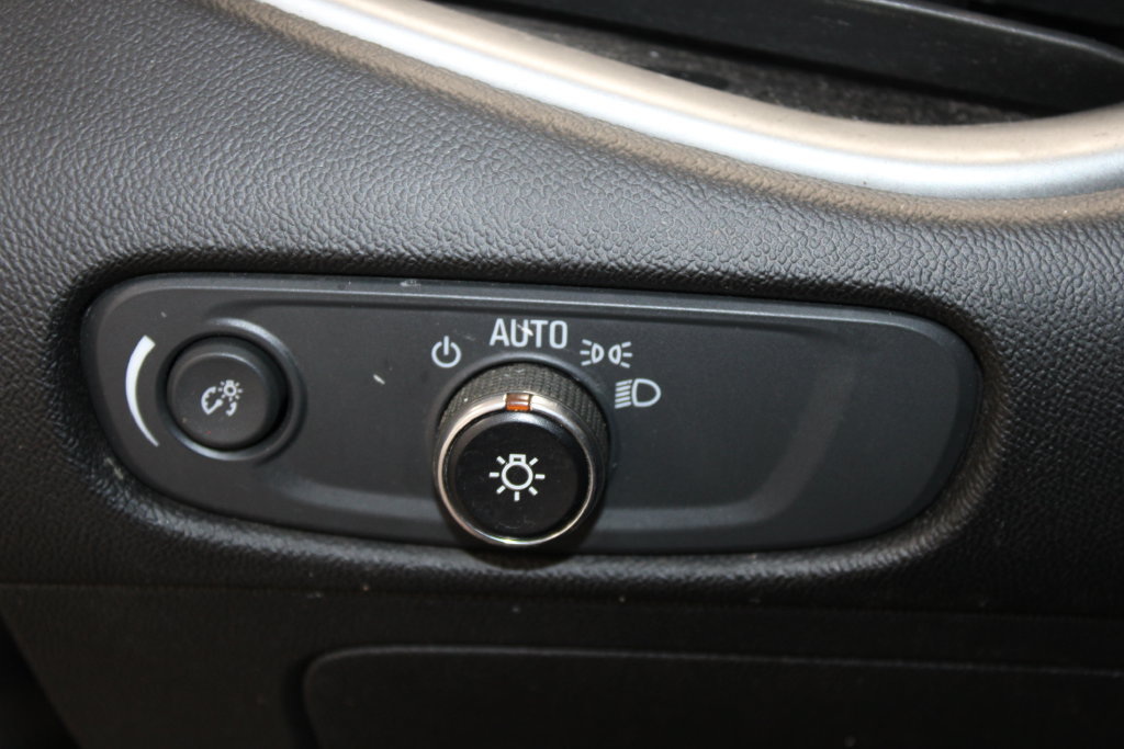 Used 2022 Chevrolet Malibu LT FWD image 32