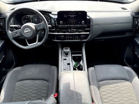 Used 2025 Nissan Pathfinder SV w/ SV Premium Package image 4