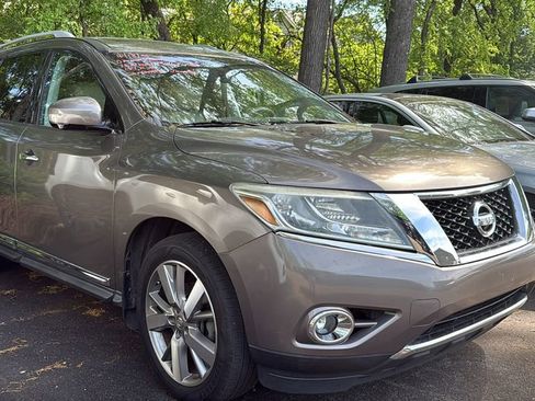 Used 2013 Nissan Pathfinder Platinum w/ Platinum Premium Pkg FWD image 2