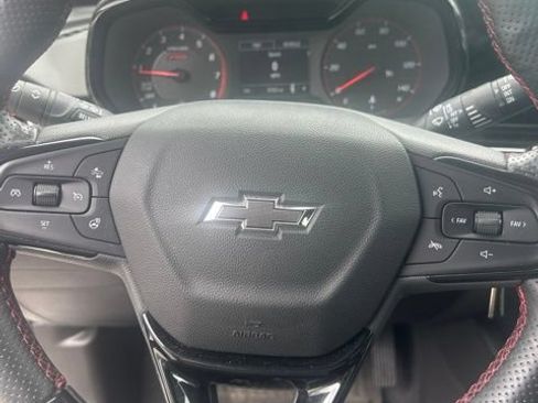 Used 2025 Chevrolet Trax RS w/ Driver Confidence Package FWD image 4