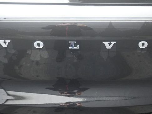 Used 2024 Volvo XC40 B5 Core image 26