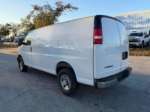 Used 2025 Chevrolet Express 2500 w/ Driver Convenience Package image 4