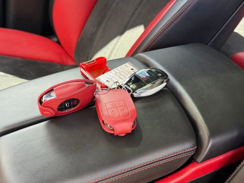 Used 2022 Bentley Bentayga image 38