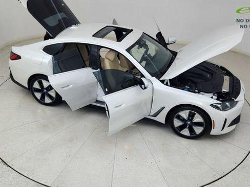Used 2025 BMW i4 eDrive40 w/ Premium Package RWD image 84