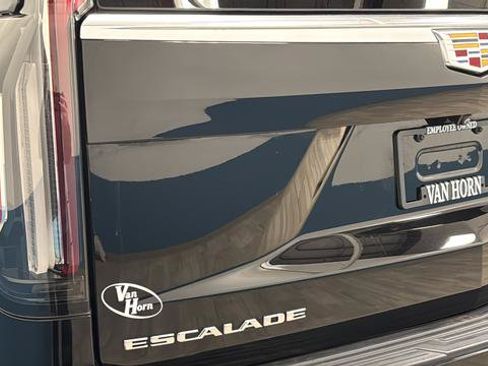 Used 2024 Cadillac Escalade ESV Luxury w/ LPO, Floor Liner Package AWD/4WD image 40