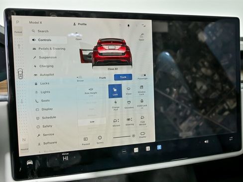 Used 2022 Tesla Model X image 25