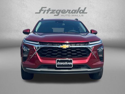 Used 2025 Chevrolet Trax LT FWD image 6