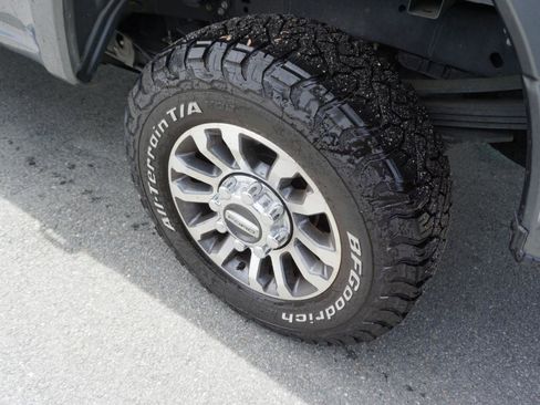 Used 2022 Ford F350 Lariat AWD/4WD image 11