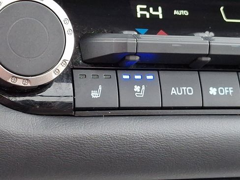 Used 2024 Toyota Sequoia Platinum AWD/4WD image 24