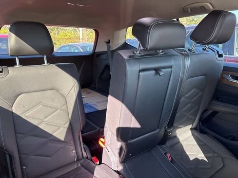 Used 2024 Volkswagen Atlas SE image 8