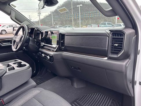 Used 2025 GMC Sierra 1500 Elevation image 32