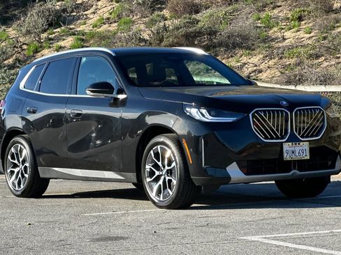 Used 2025 BMW X3 xDrive30i w/ Premium Package image 5