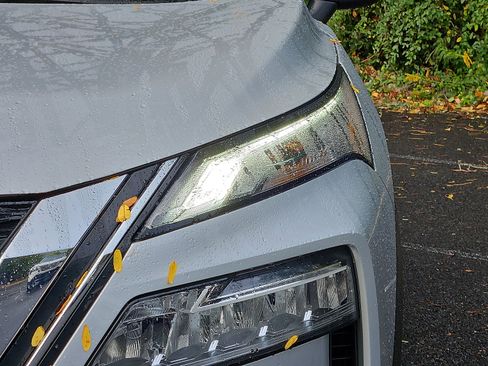 Certified 2023 Nissan Rogue SV image 9