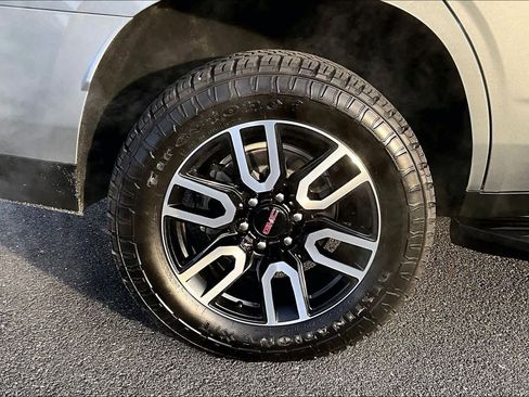 Used 2024 GMC Yukon AT4 image 40
