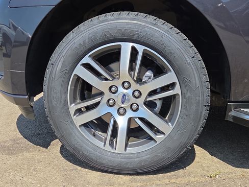 Certified 2023 Ford Expedition XLT AWD/4WD image 9