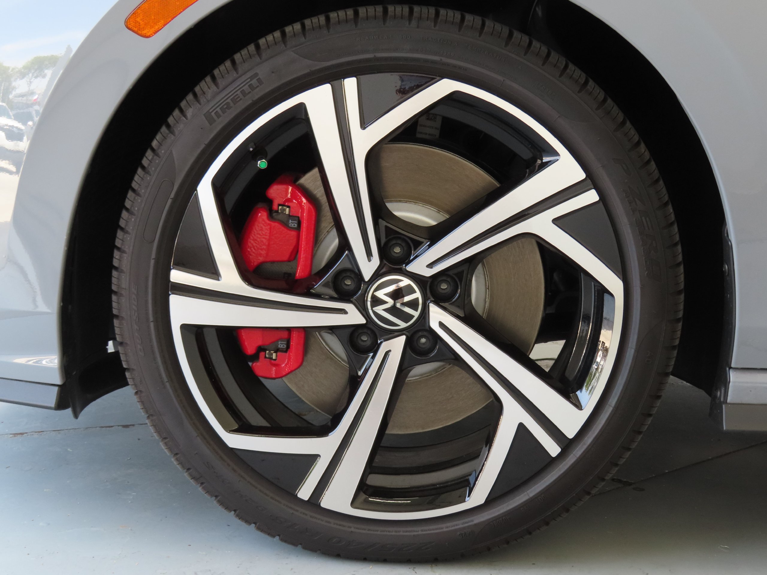 New 2026 Volkswagen GTI SE FWD image 27