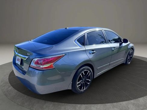 Used 2015 Nissan Altima 2.5 SV w/ Convenience Package FWD image 5