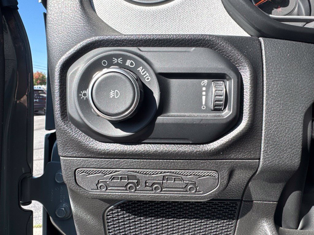 Used 2024 Jeep Wrangler Sport AWD/4WD image 21