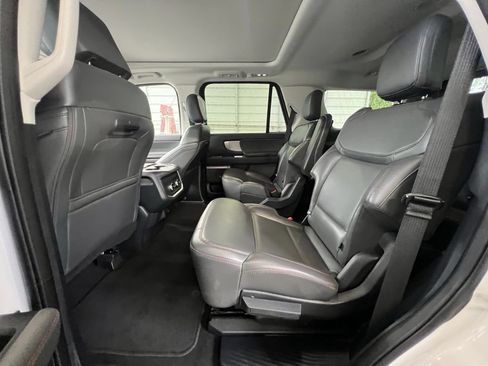 Used 2025 Ford Expedition Active AWD/4WD image 13