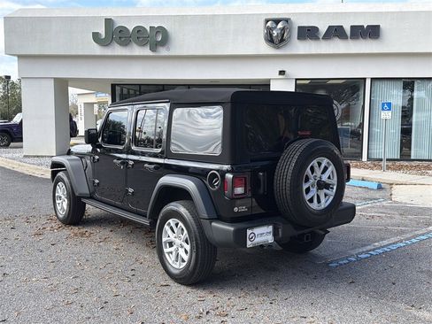 Used 2023 Jeep Wrangler Sport S image 7