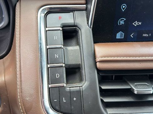 Used 2023 Chevrolet Suburban High Country w/ Premium Package 2 RWD image 18
