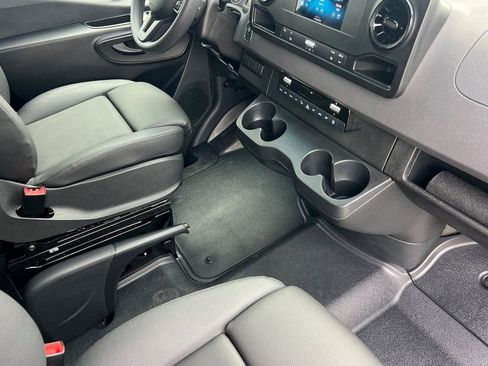 Used 2024 Mercedes-Benz Sprinter 2500 image 16