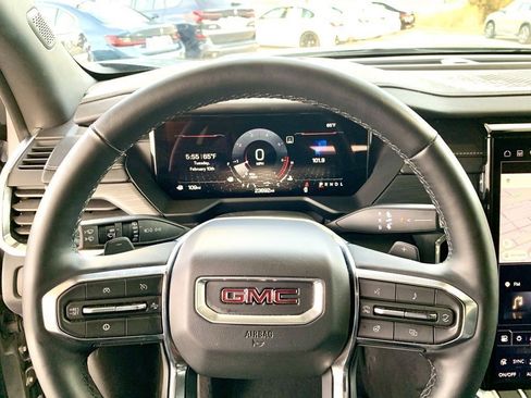 Used 2025 GMC Acadia Elevation image 17